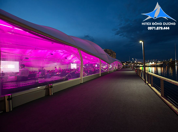 Màng căng ETFE có thể được tích hợp hệ thống đèn LED Màng căng ETFE có thể được tích hợp hệ thống đèn LED để chiếu sáng bên trong, giúp chúng phát sáng